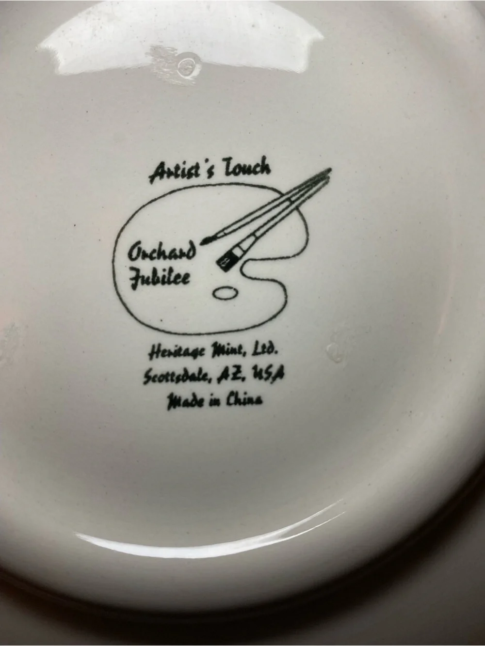 Artist’s Touch Orchard Jubilee 10 inch serving bowl fruit motif